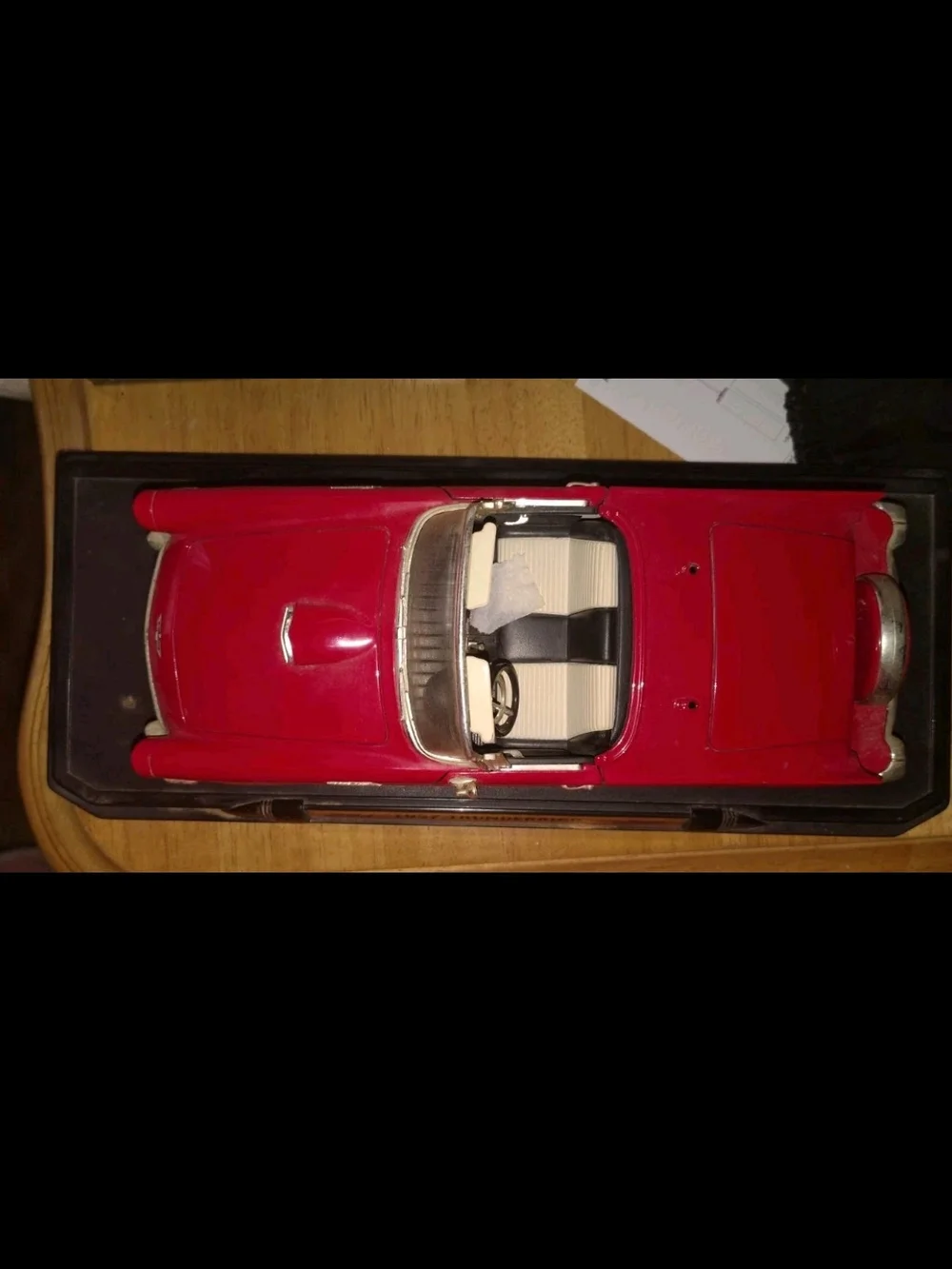 Road Signature Leather Series 1:18 Scale 1957 Ford Thunderbird with Original Box